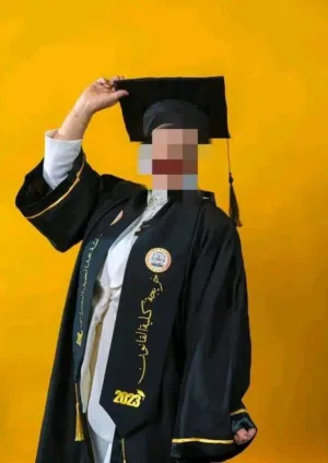 كابات تخرج البيع بالجملة او التجزئة متوفر في لون الأسود  وخامتهم ممتازة