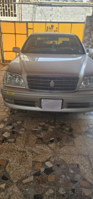 تويوتا كراون صالون موديل 2002 لون سلفر