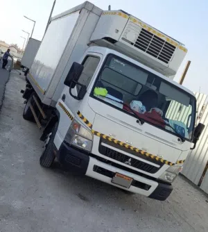 Chiller Six wheel Truck for rent