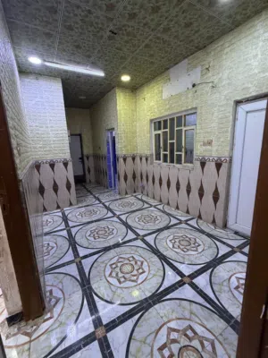 شقه للأيجار طويسه قرب مدرسة فلسطين دوليه تحتوي ع غرفه عدد 2 حمام هول مطبخ طابق اول