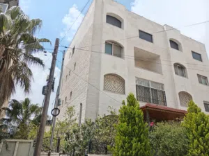 شقة للبيع في خلدا بمساحة إجمالية 210م2 بسعر حرق 38 الف