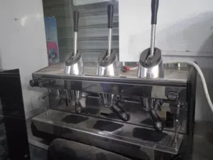 مكينة قهوة رنشيلو مع مكينة تحلية كاملة ورحاية بن ....