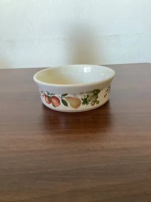 زبدية / وعاء تقديم من Wedgwood – نقش الفواكه
