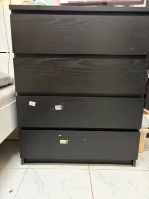 Black wooden chest drawer with 4 drawers