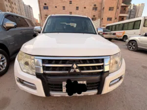 2018 Mitsubishi Pajero GLS SUV with GCC Specs and Full Features