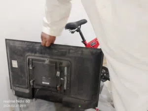 تلفزيون للبيع 32 انش يحتاج تصليح