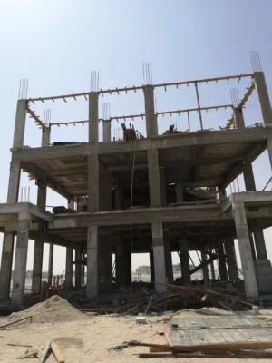مقول اسود مع الاغراض