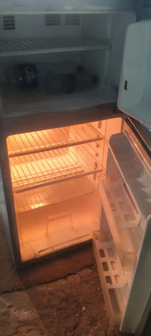 ثلاجة 12 قدم صغيره