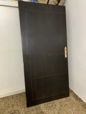 باب خشب نظيف