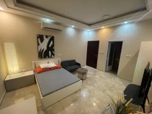 Room and bathroom studio for single tenant. Yearly contract only