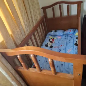 سرير طفل مع الفرشة