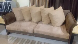 طقم كنب زان للبيع بحالة جيدة