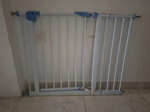 حاجز حماية للأطفال + قطعة ثانية معه لزيادة العرض