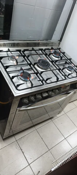 فرن 60في90بحاله ممتازه نوع ايطالي