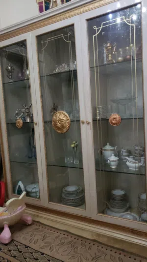 دولاب زجاج