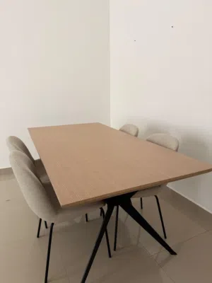 طاوله طعام مع كراسي