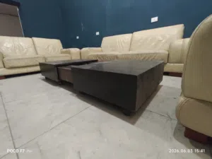 صالون وطاولة