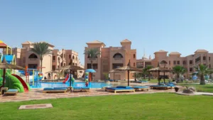 عمارة تجارية في سنتر سوق الجمعة 15 الطير بي مدخول كويس وممتاز للاستفسار علي الرق الموجود في الوصف
