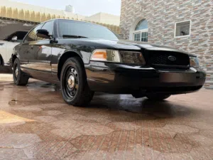 كراون فكتوريا بوليسي أصلي بحالة ممتازة