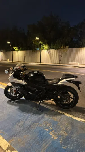 دباب سوزوكي GSX - 750 موديل 2020 نظيف مالك ثاني - كفرات جديدة ممشى34000 كم وارد باريان
