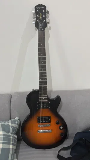 Guitar + Amplifier جيتار مع امب