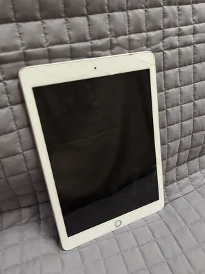 Apple iPad 6 128 GB in Buraimi