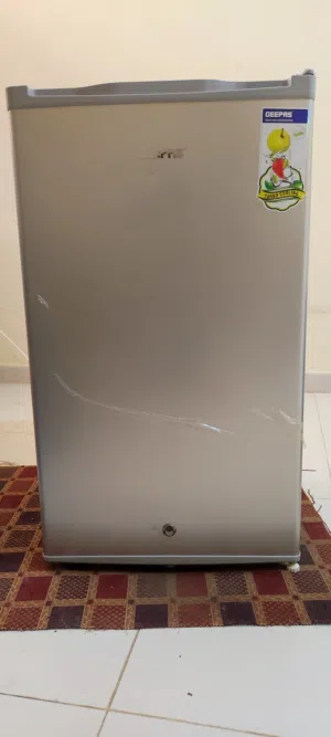 GOOD CONDITION REFRIGERATOR GEEPAS Al Amerat phase 5