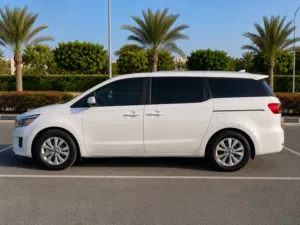 Used Kia Sedona in Muscat
