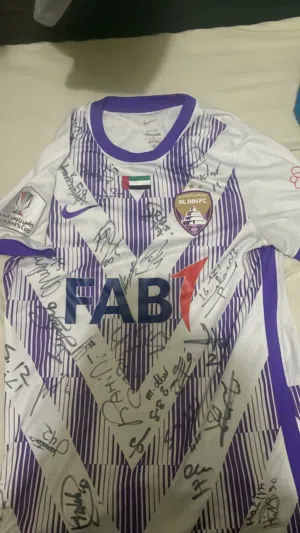 � قميص Al Ain FC الأصلي – موقّع من اللاعبين