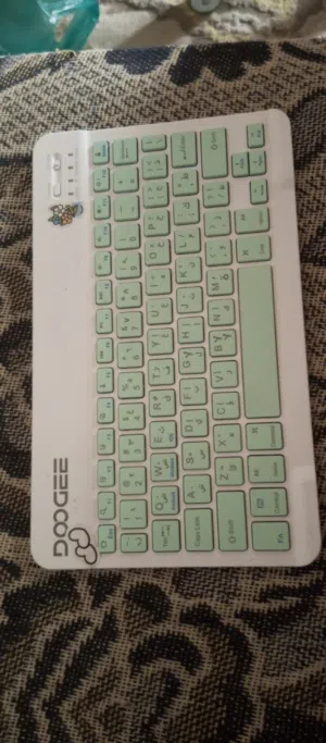 للبيع: لوحة مفاتيح (Keyboard) ماركة DOOGEE - بلوتوث ونحيفة جداً لوحة مفاتيح لاسلكية بتصميم عصري