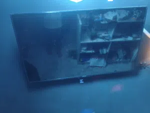 شاشات للبيع مستعملات4شهور