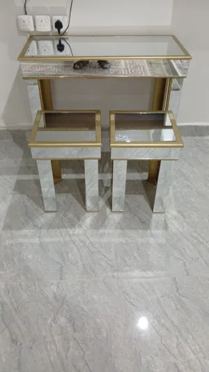 للبيع طاولات