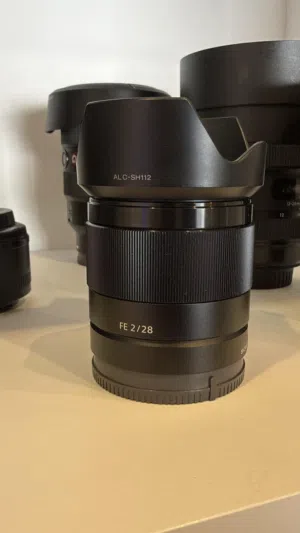 full fram sony 28mm f2 lens new