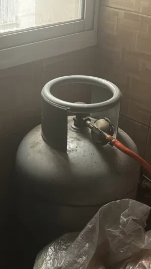 طباخة مع سلندر
