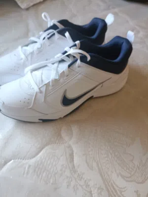 بوط نايكي فخم مقاس 49 من امريكا