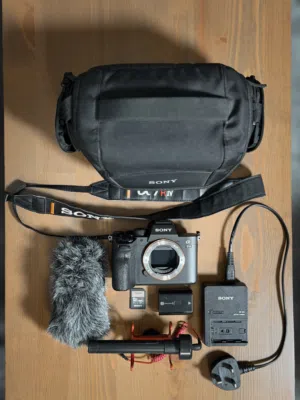 Sony a7R IV نظيفة جدًا (61MP) شتر قليل + ملحقات