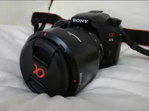كاميرا مع عدسات سوني Sony استخدام بسيط جدا مع عدة تصوير ورأس اضاءة بسعر حرق
