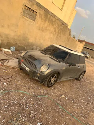 ميني كوبر S محرك طالع من جنبه