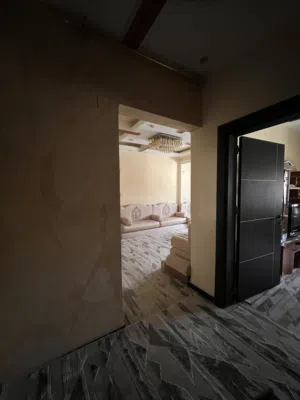 شقه للبيع في بوسليم  دارين 4*4  مربوعه 4*4  صاله 5*4  زوز حمامات   بلكونا   مطبخ  دار خزين