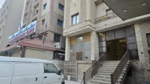 مطلوب اشخاص لمشاركة سكن مقابل جمعية الفروانية والمخفر خلف مجمع مغتير