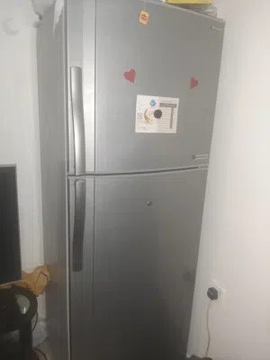 ثلاجة للبيع