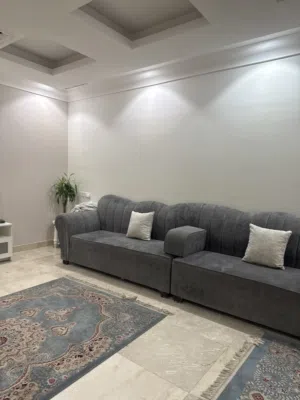 كنبه حلو اونظيف استعمال خفيف