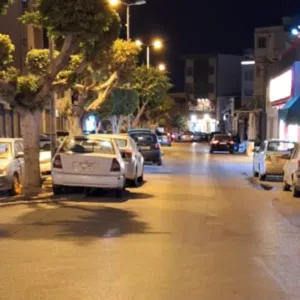 محل تجاري للبيع والاستثمار في طريق السور علي الشارع الرئيسي