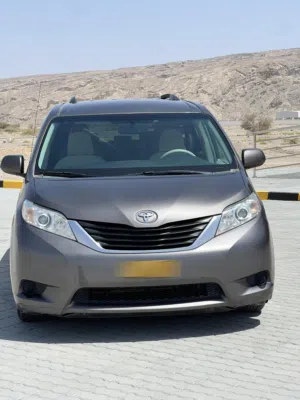 Used Toyota Sienna in Al Dakhiliya