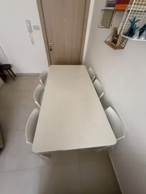 طاوله اكل من ايكيا مع 6 كراسي