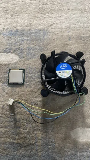 معالج Intel I7-2600 نضيف بحالة جيدة.