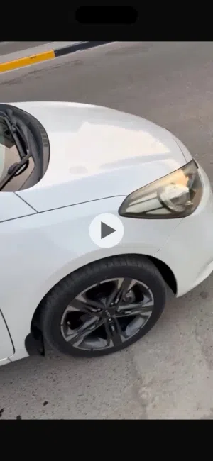 سيراتو 2015 مكلف بالنشر رقم راعي السياره بالوصف