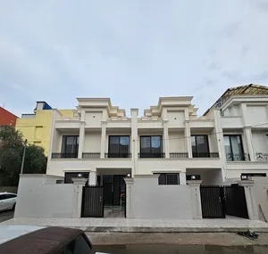 4 Bedrooms . 4 Bathrooms . 140 m22