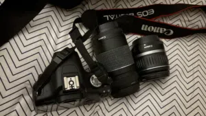 كاميرا Canon EOS 500D + عدسة Canon EF 75-300mm بحالة ممتازة