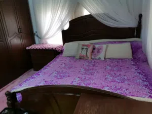 غرفه نوم بحاله ممتازه